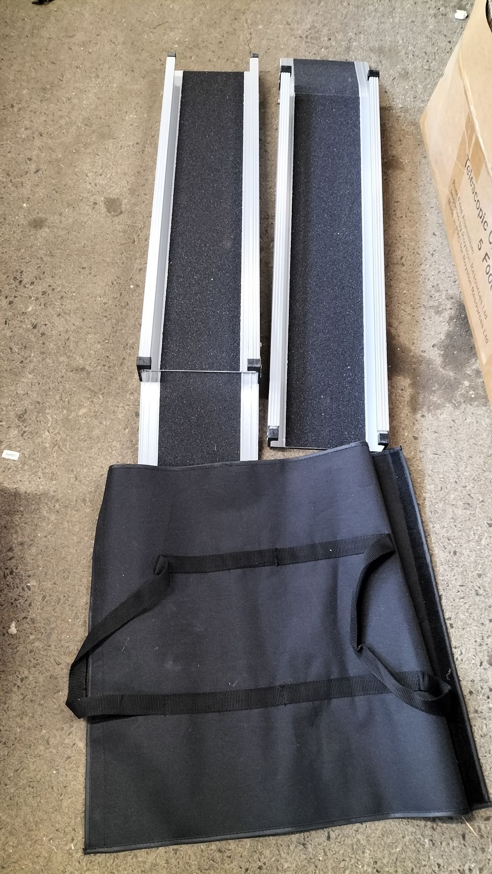 Lot 776: 5 Foot Telescopic Channel Ramps 