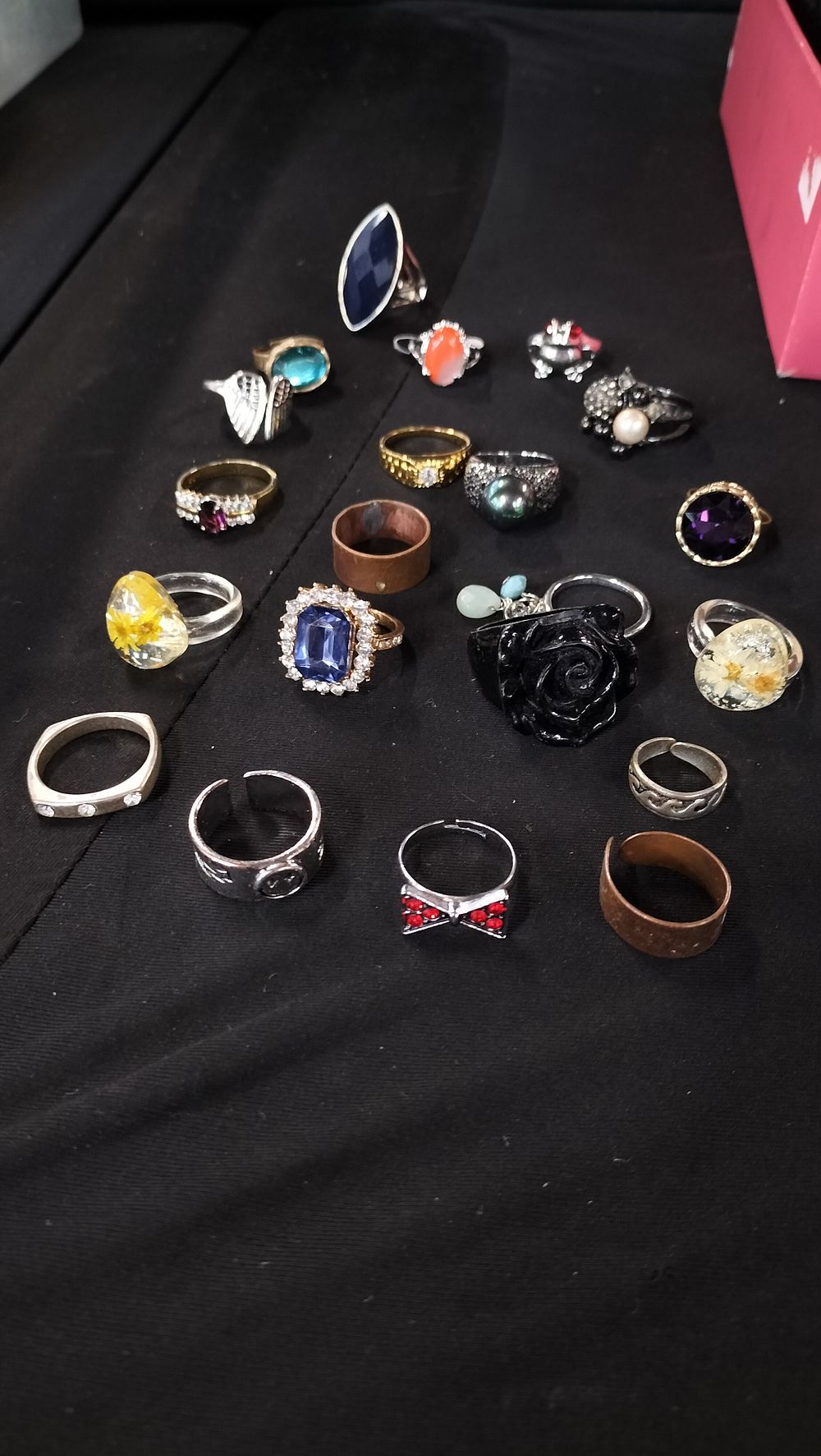 Lot 780: Collection of various costume jewellery rings 