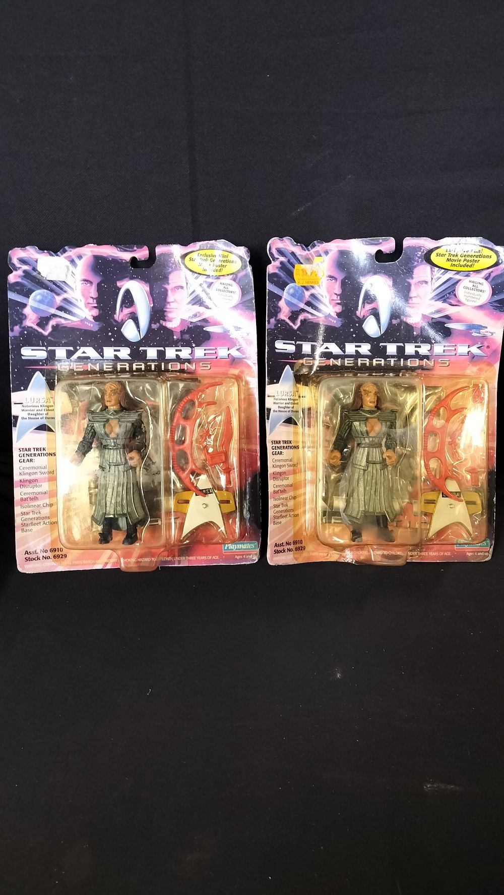 Lot 786: 2 x Star trek Generations Laura action figures 