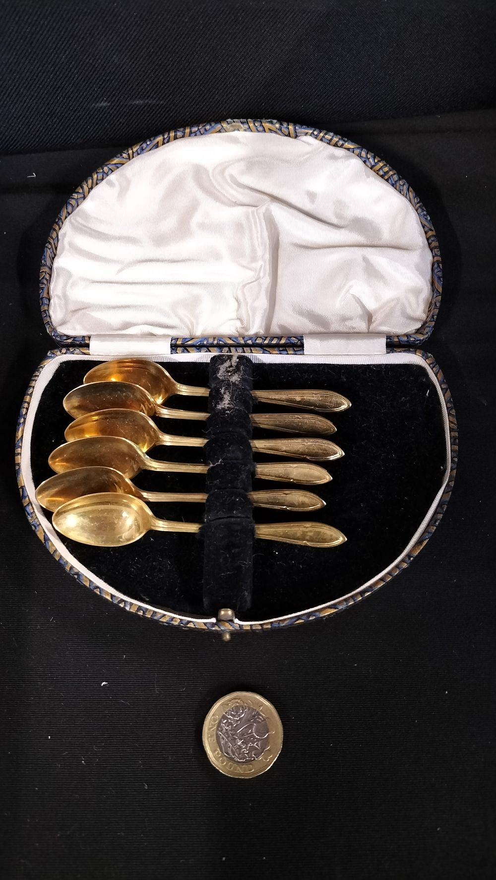Lot 792: Vintage set of 6 condiment spoons in blue...