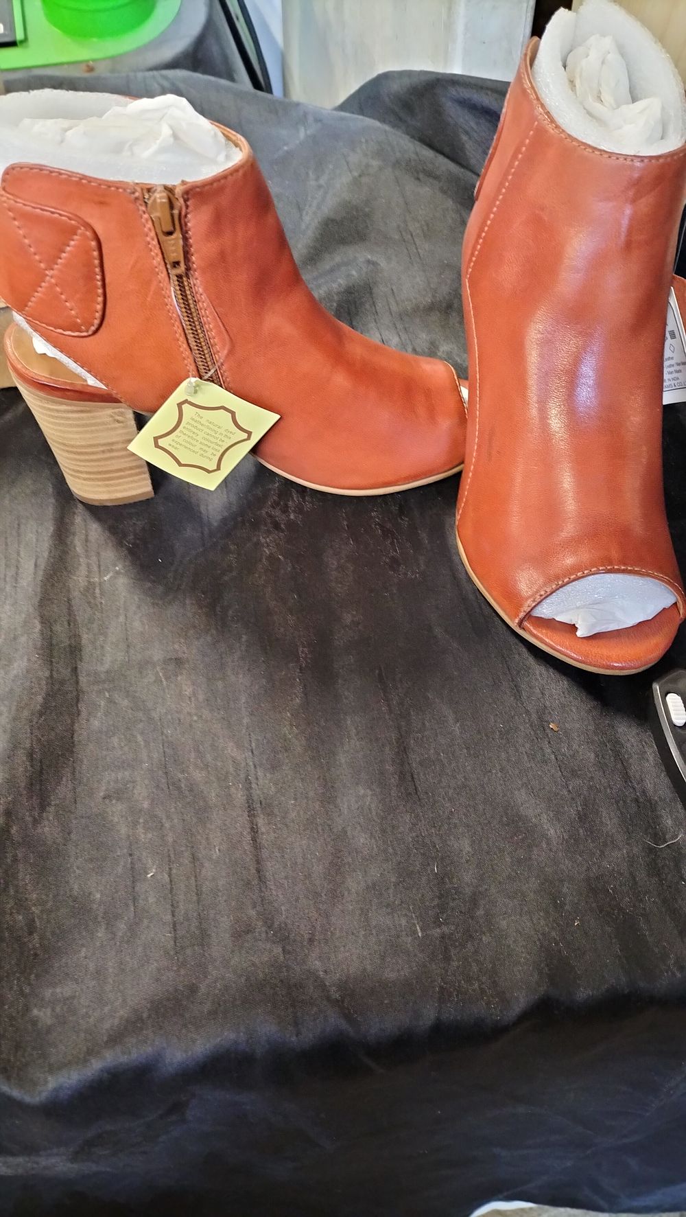 Lot 633: Brand new and boxed JD Williams scotch  leather...