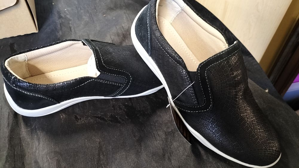 Lot 636: Brand new boxed JD Williams Cushion Walk black...