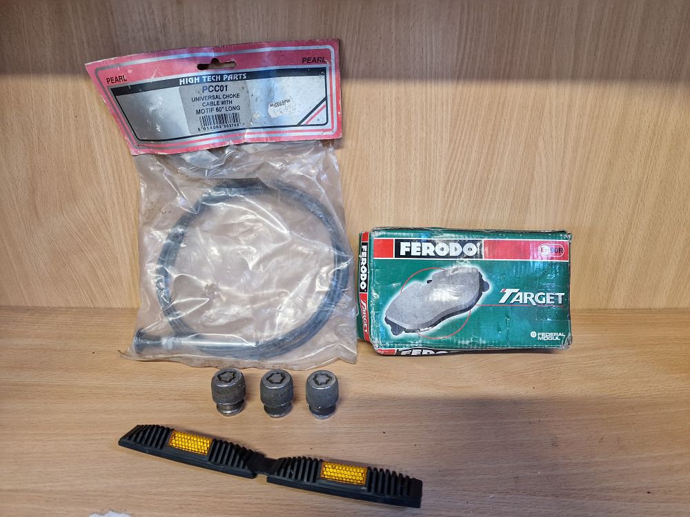 Lot 678: Vehicle Items inc Choke Cable and Brake Pads