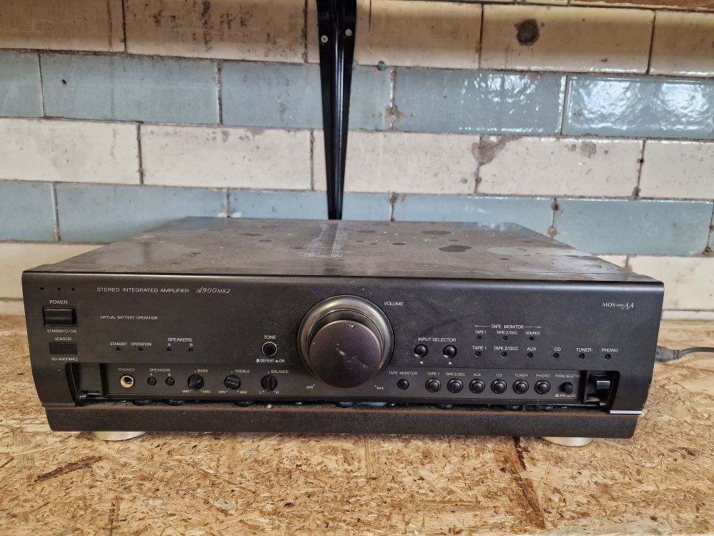 Lot 683: Technics SU-A900MK2 Stereo Intergrated Amplifier Tested for Power. No power lead