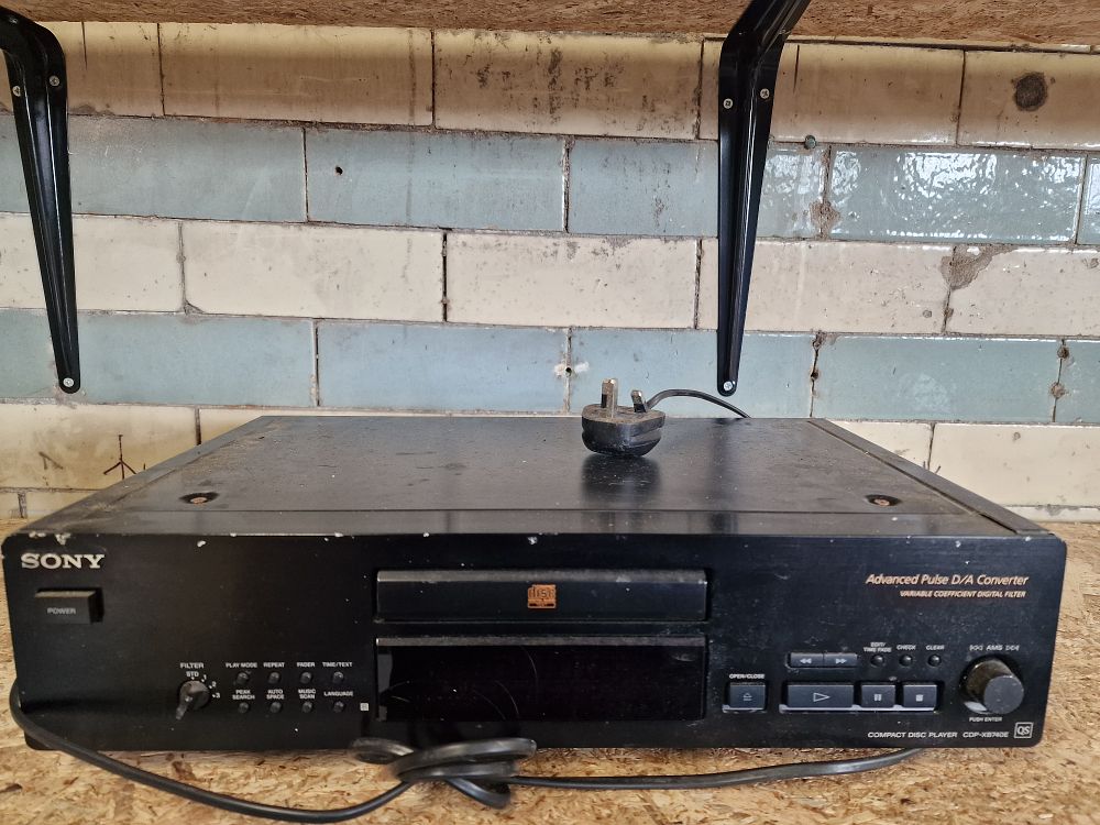Lot 684: Sony CDP-XB740E Compact Disc Player.