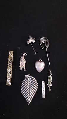 Collection of Various Sterling Silver Jewellery Pins &amp; Pendants
