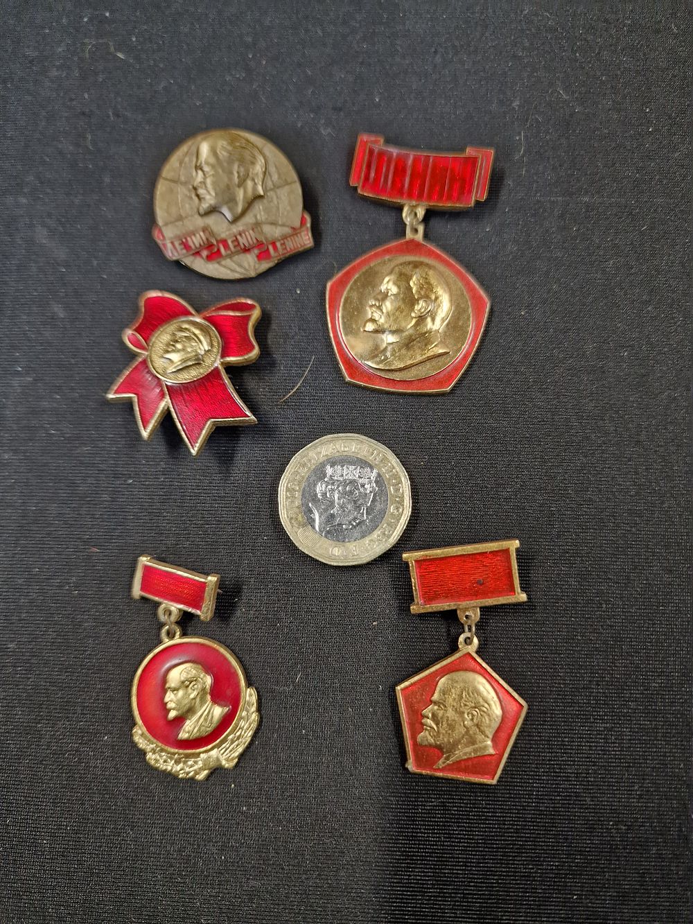Lot 156: Selection of Vintage 1970s Soviet Badges Depicting Lenin