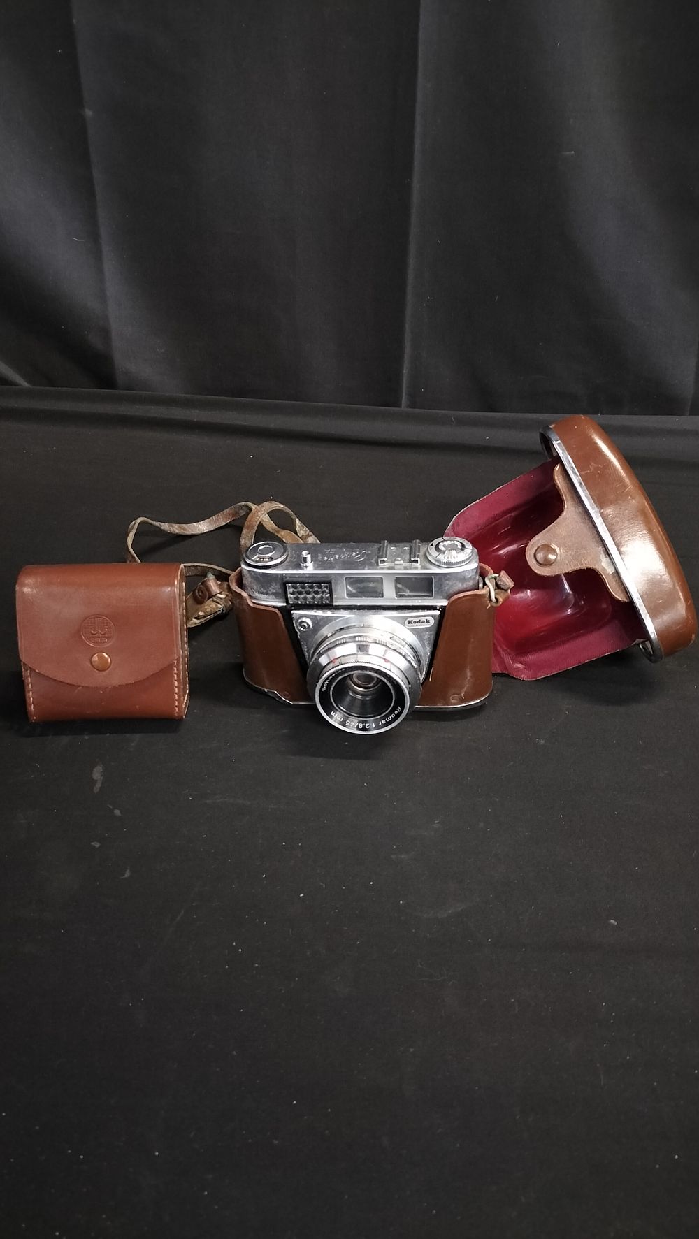 Lot 189: Vintage Kodak Schneider -Kreuznach. Retinette IIA Camera with...