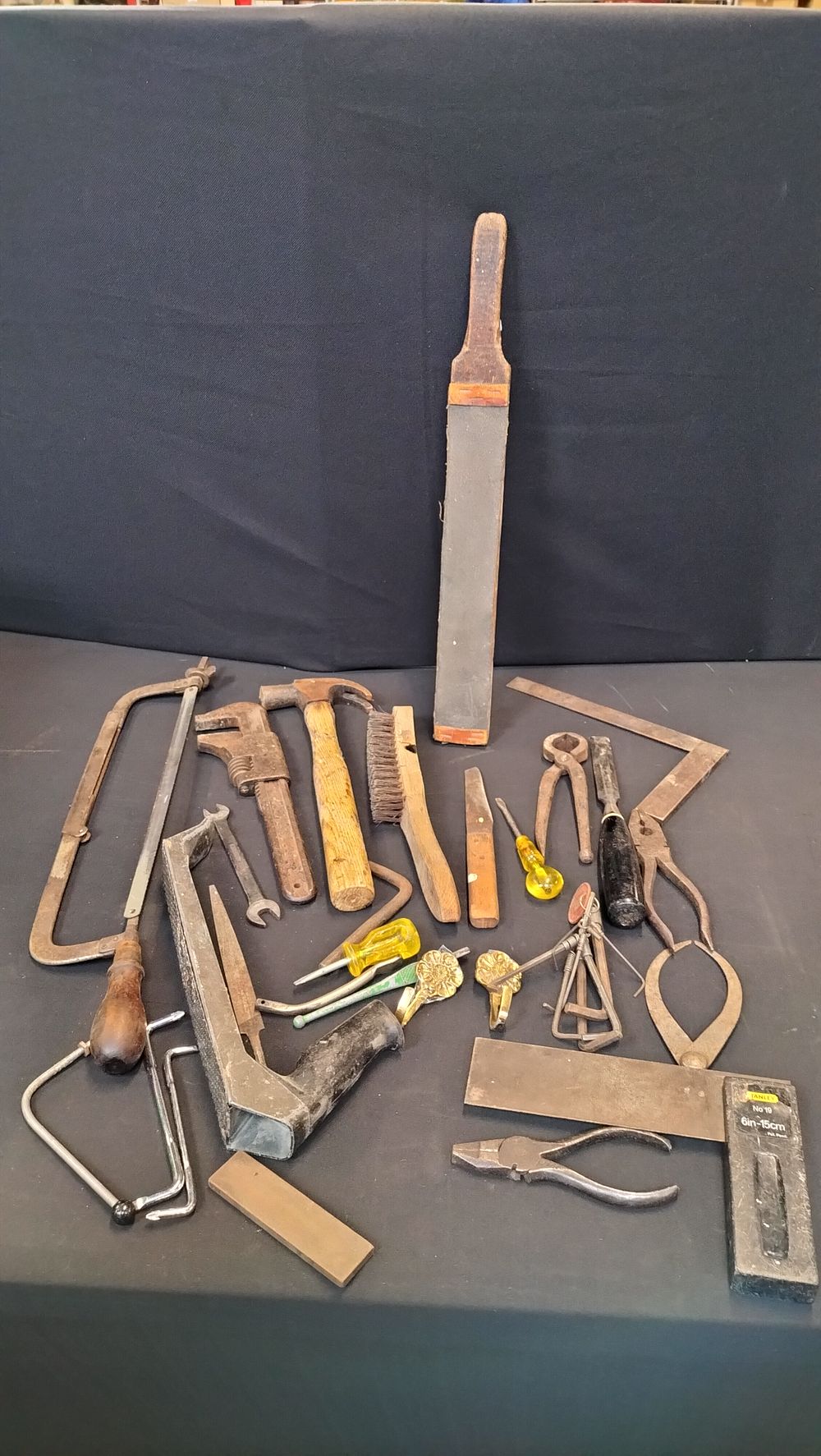 Lot 190: Selection of Various Tools 