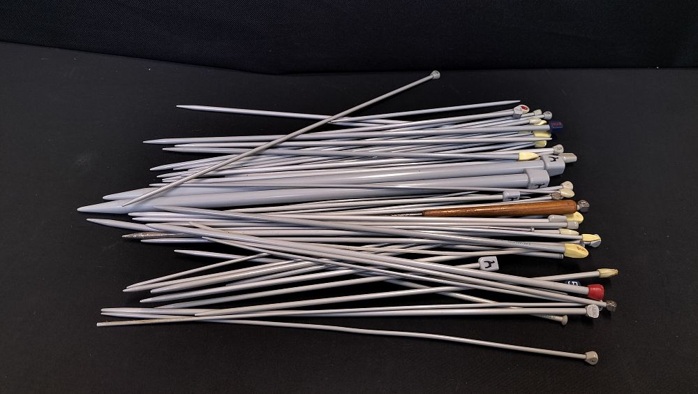 Lot 223: Mixed Knitting Needles 