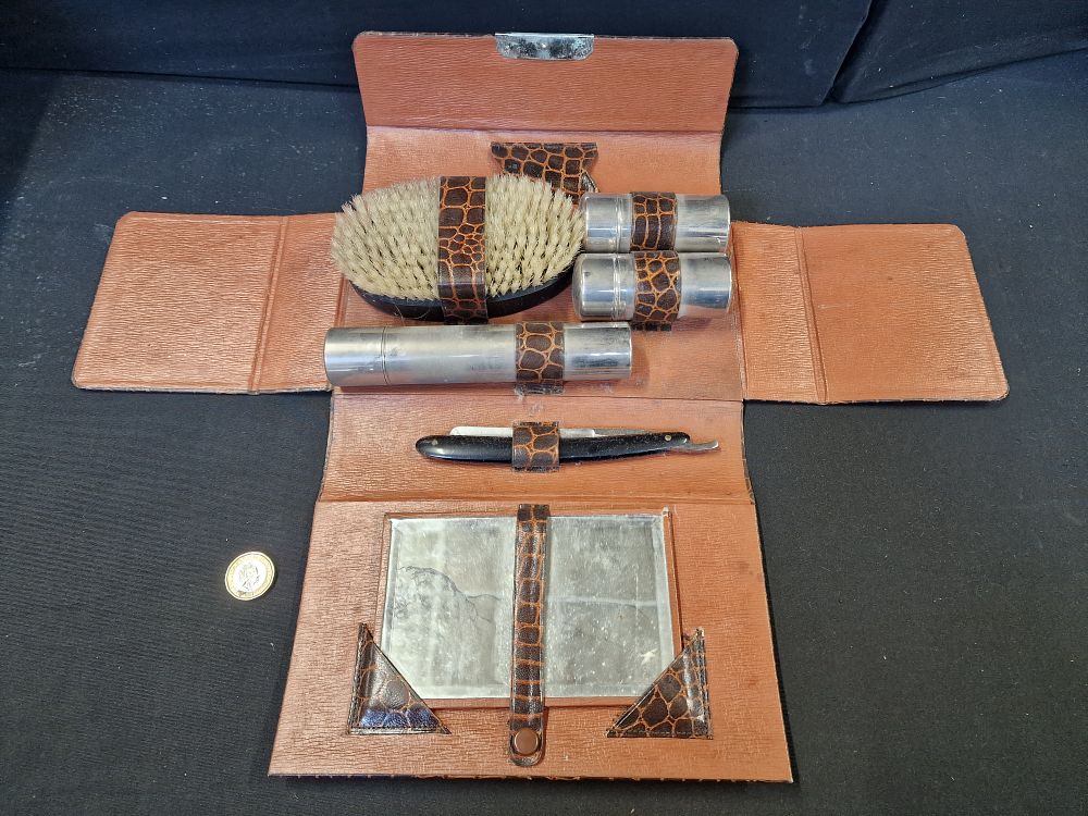 Lot 251: Vintage Shaving Set