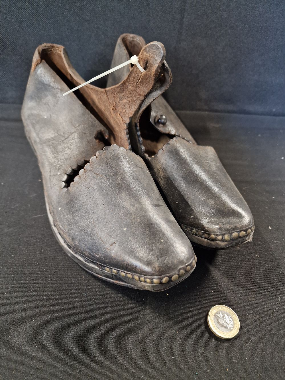 Lot 240: Vintage Pair of Clogs. Approx Size 3