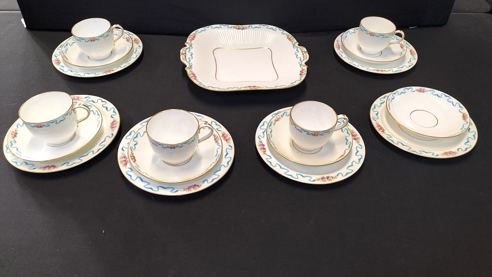 Lot 311: Minton 5 Tea Cups, 6 Saucers, 6 Side...