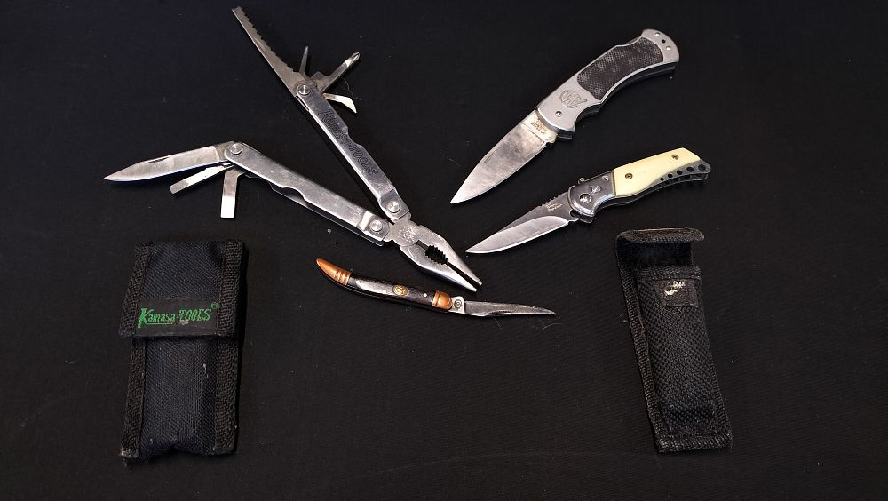 Lot 363: Various Pocket Knives and Utility Knifes. PHOTO ID...