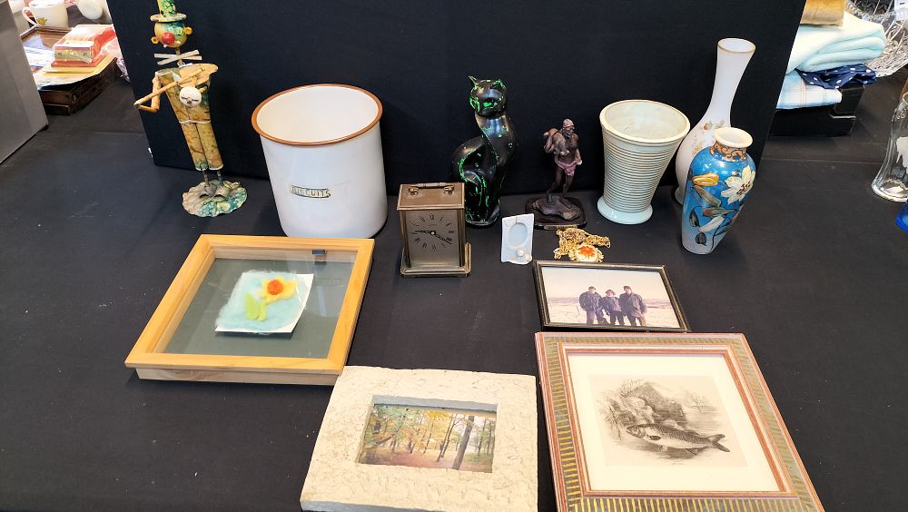 Lot 373: Box of Various Items Including Ornaments and Picture...