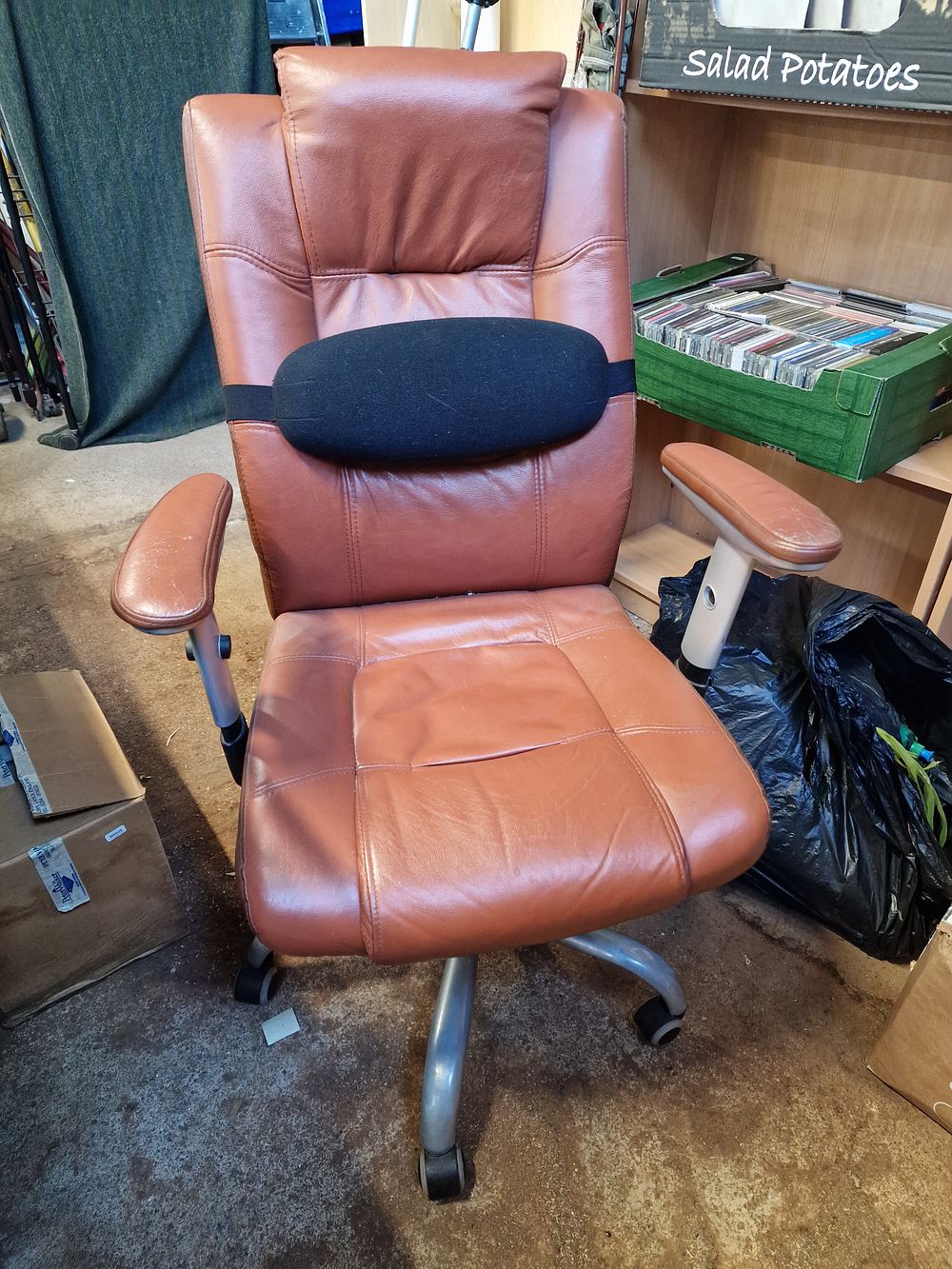 Lot 390: Leather Swivel Chair. COLLECTION ONLY