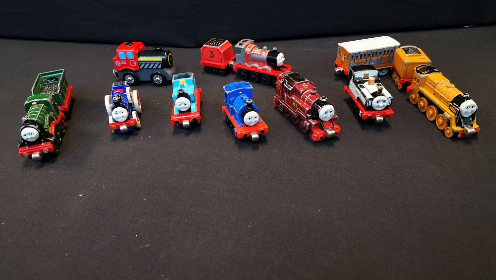 Lot 376: Set of 8 Thomas The Tank Engine Trains 