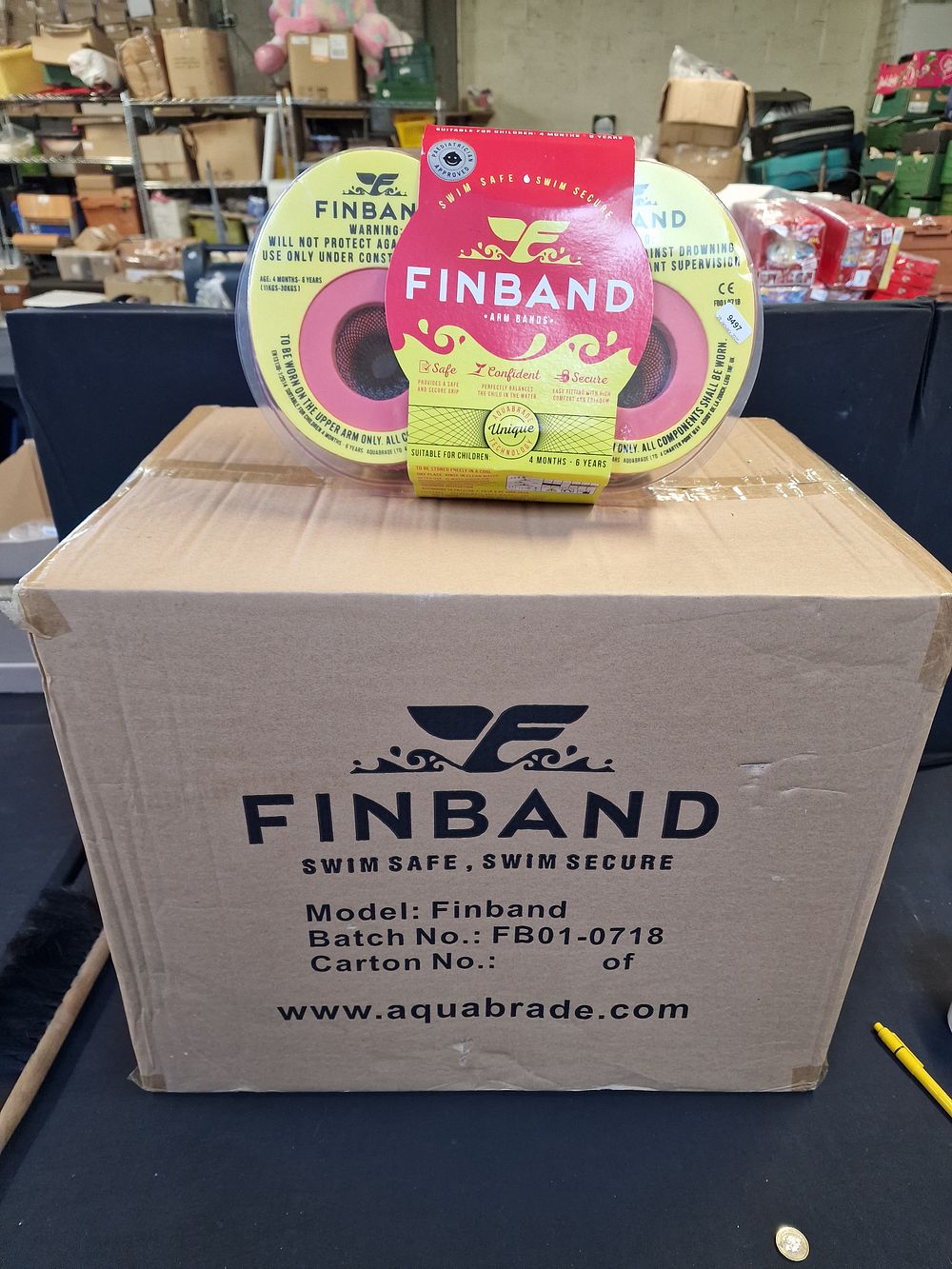 Lot 391: Box of 8 Brand New Finbands Arm Band Swimming Aids