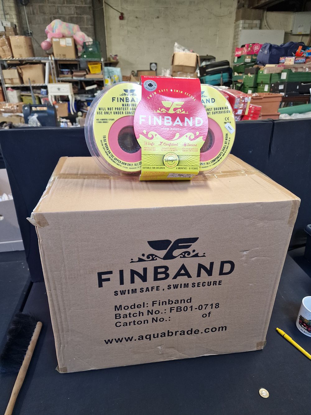 Lot 392: Box of 8 Brand New Finbands Arm Band Swimming Aids