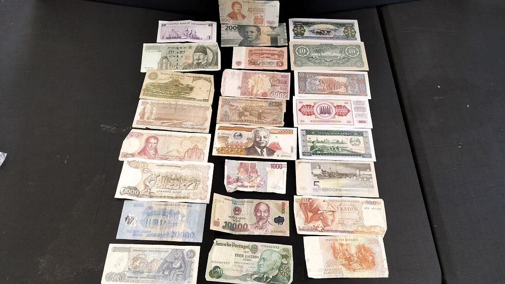 Lot 567: Various Vintage Currency Notes 