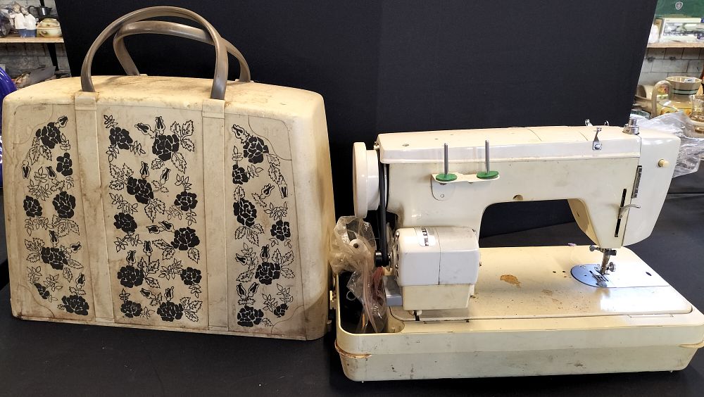 Lot 571: Jones Electric Sewing Machine No Power Supply A/F....