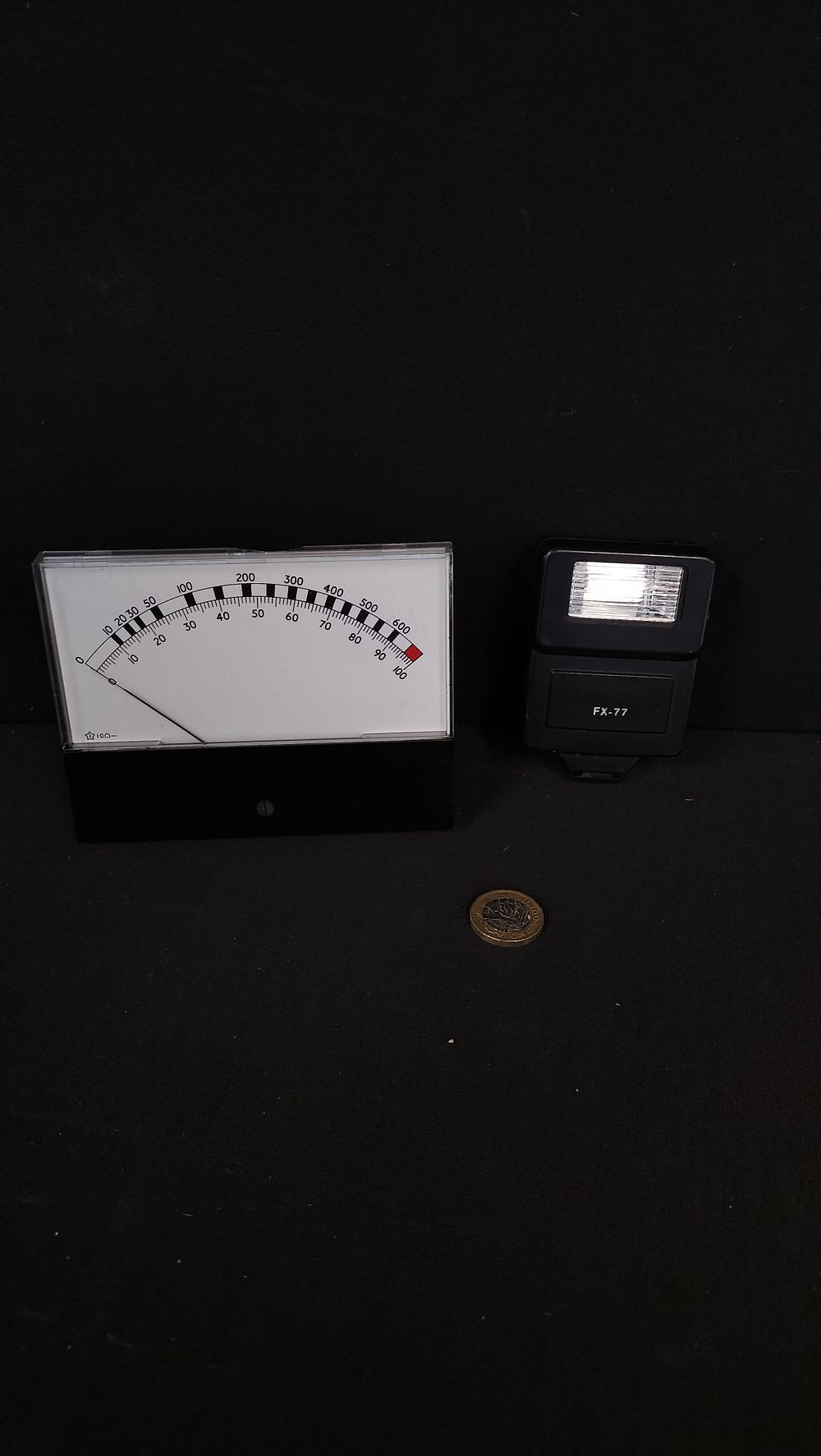 Lot 578: Analogue multimeter and a flash unit 