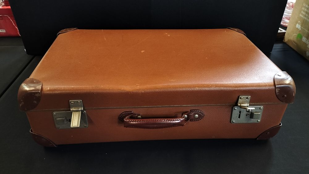 Lot 588: Vintage Brown Suitcase 