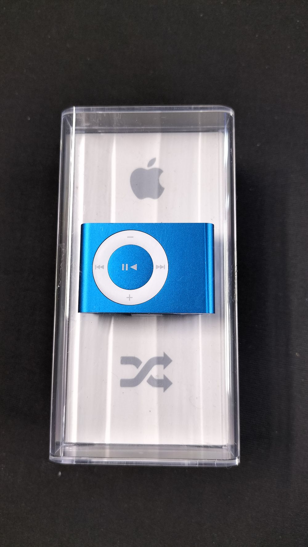 Lot 594: Boxed Blue iPod Shuffle 1GB 