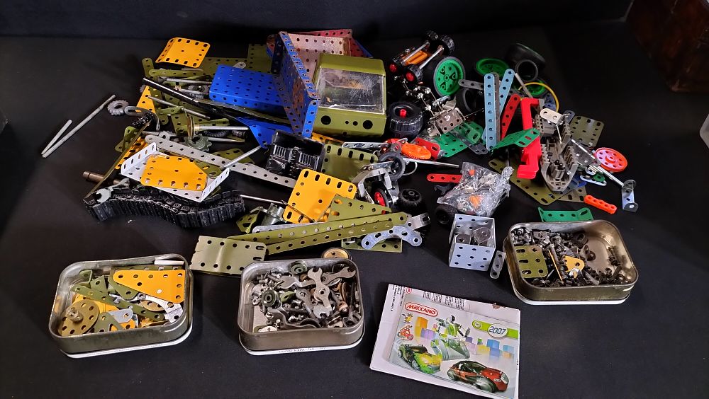 Lot 599: 3 boxes containing various Mechano Pieces 