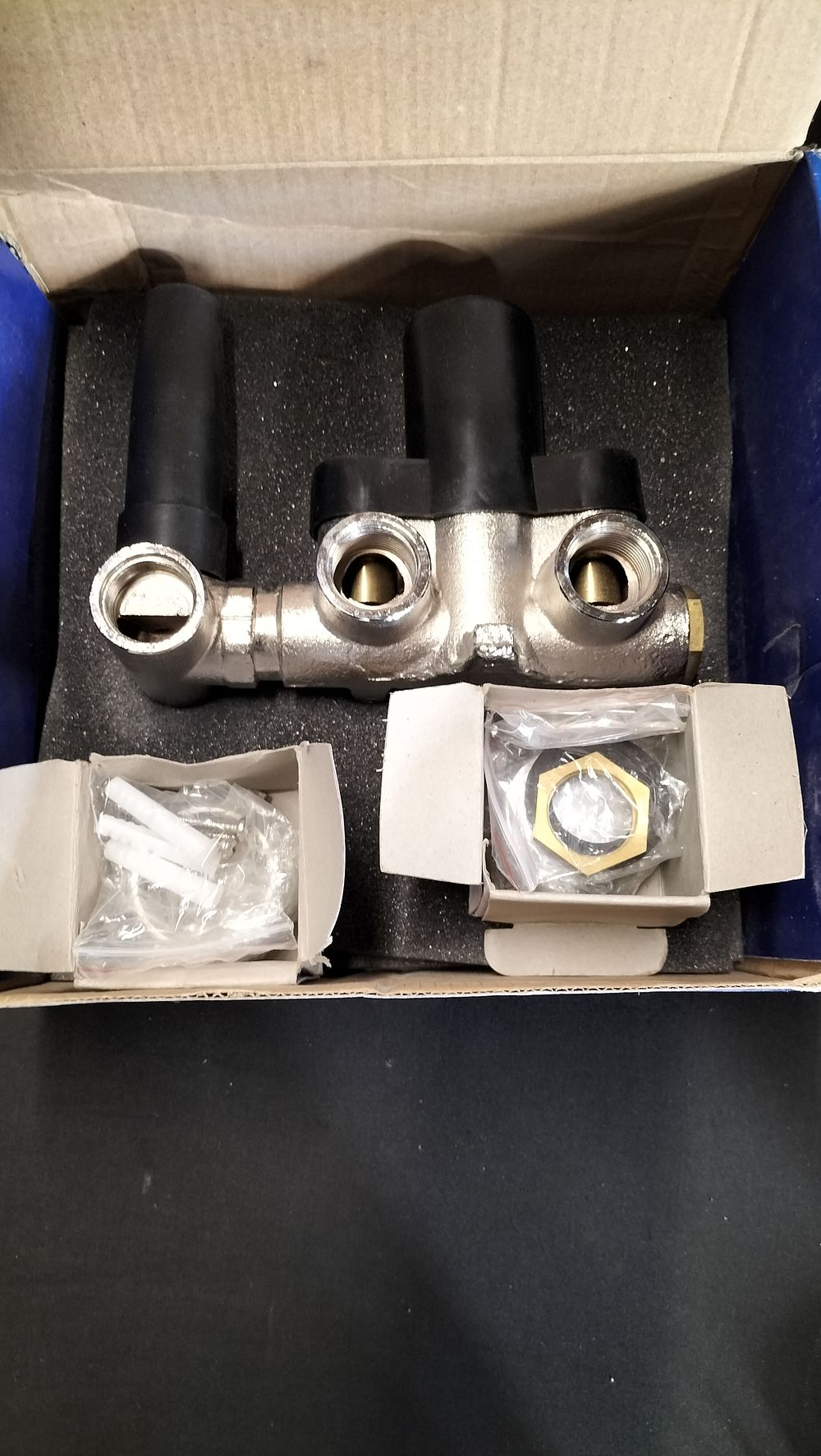 Lot 605: Boxed Technique Quartz Conc Valve TEC551  C/W Diverter...