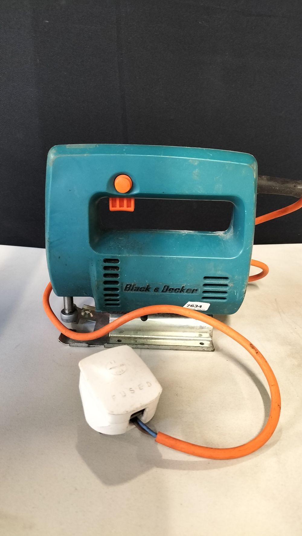 Lot 611: Black and Decker Electric Saw. DN31-H1 No Blade....