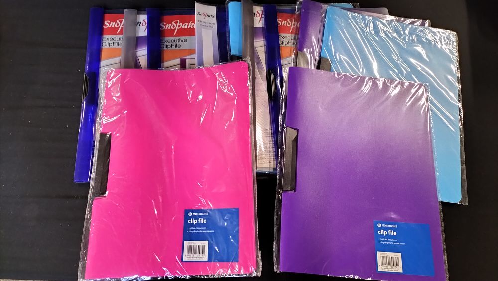 Lot 635: 11 New Sealed Clip Files 