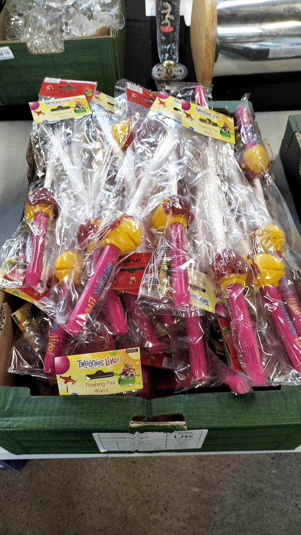 Lot 671: Quantity of New and Sealed  Flashing Fizz Wand 