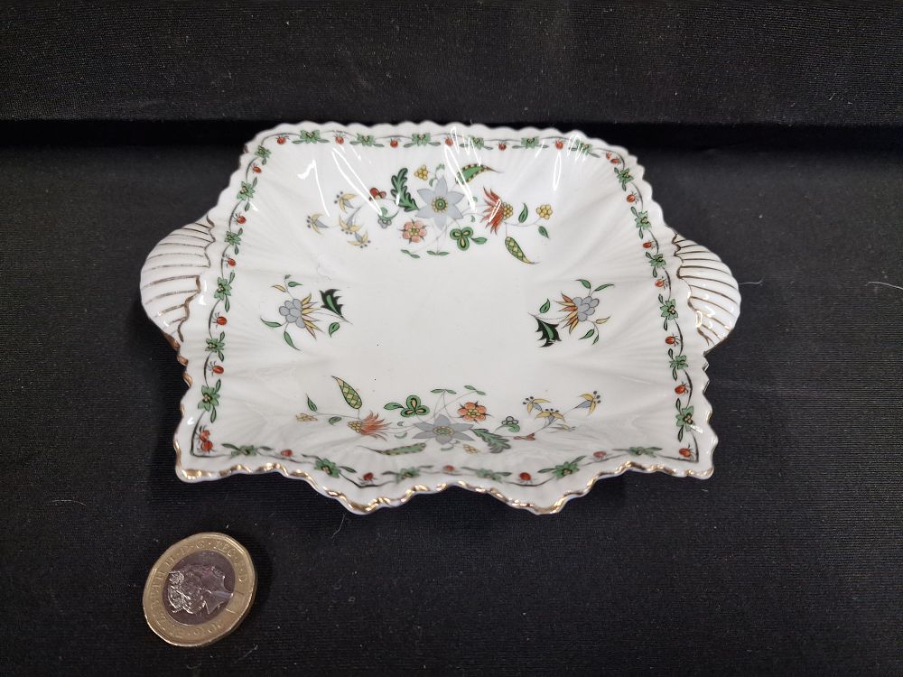 Lot 698: Small Vintage Shelley Chelsea Design Bowl