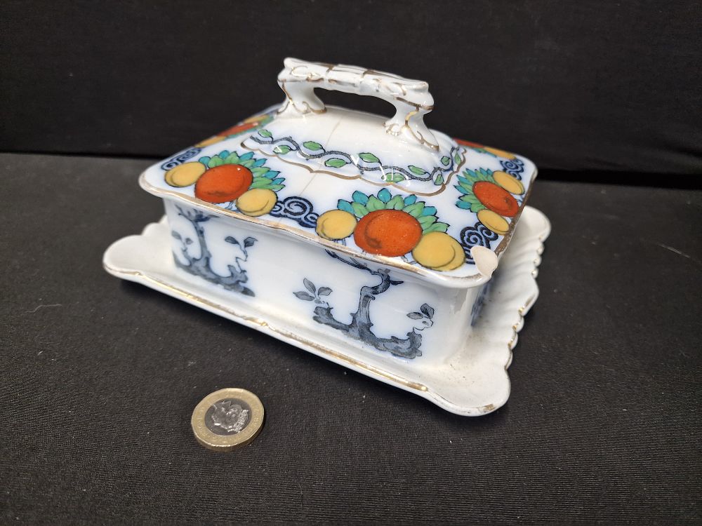 Lot 700: Vintage Keeling & Co Losolware Chandos Design Cheese Dish a/f has damage