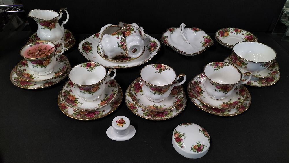 Lot 153: Selection of Royal Albert Old Country Roses, Cups,...