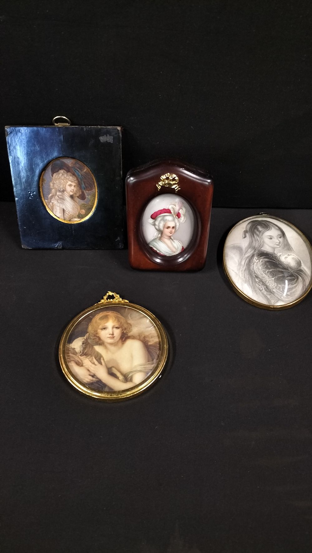 Lot 173: 4 Small vintage framed Portraits 