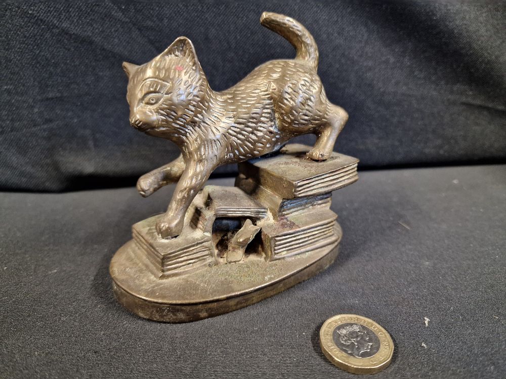 Lot 180: Vintage Brass Cat and Mouse