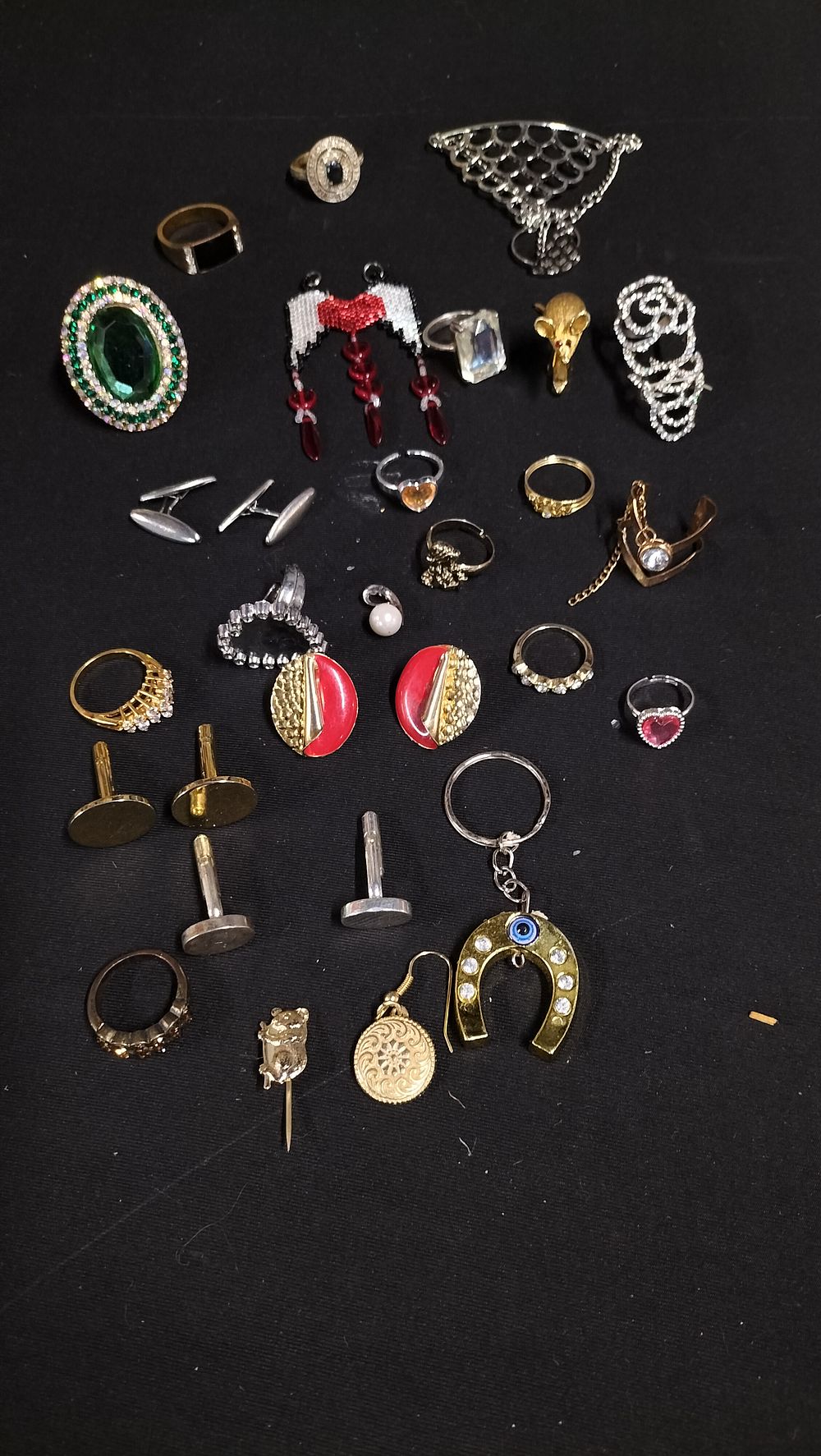 Lot 194: Selection of Costume Jewellery and Cufflinks 
