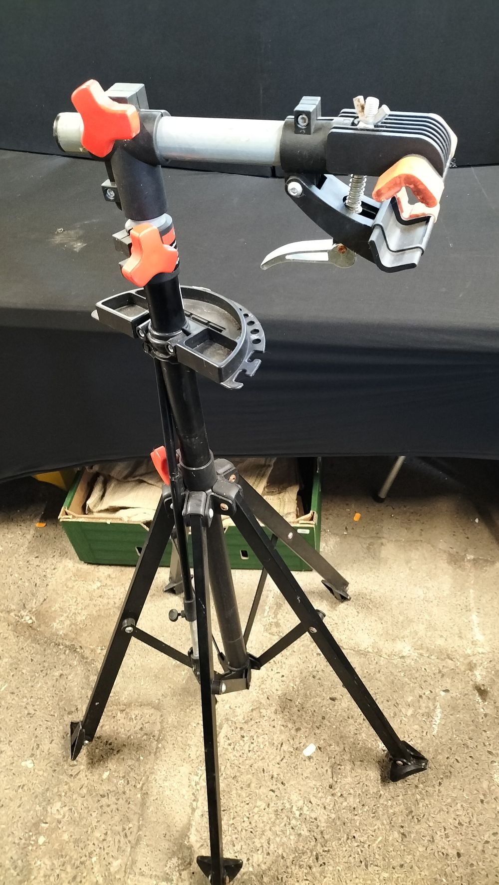 Lot 242: Bikemate Bicycle Work Stand. Max 30 kg Load...