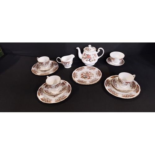 Lot 262: Colclough "Royale" tea set including teapot, cups, saucers...