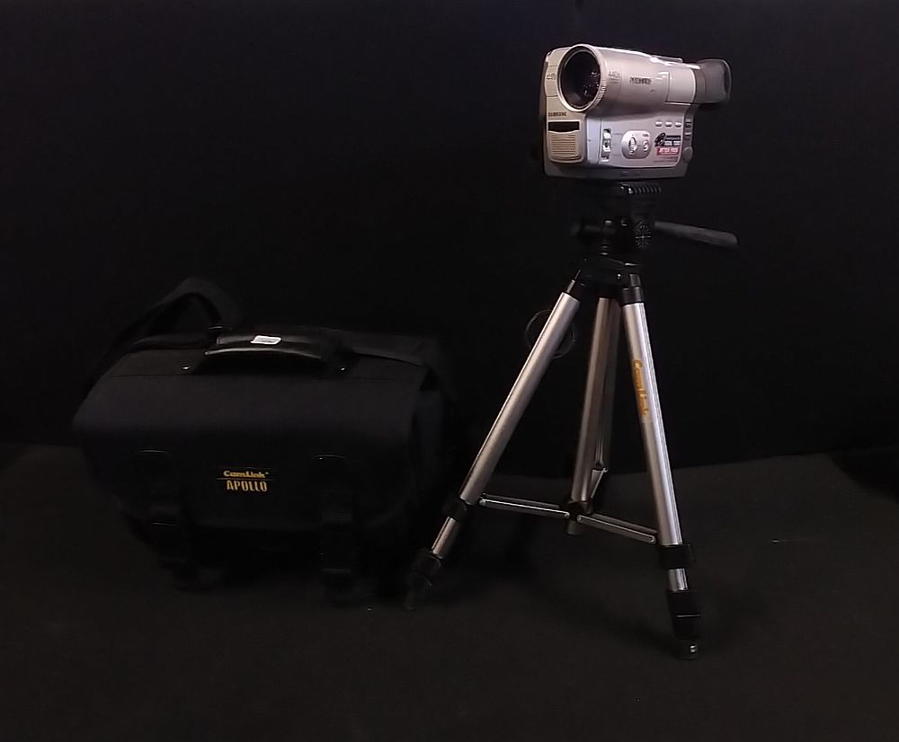 Lot 270: Samsung Vp-M50 8mm Video Camera with Camlink Tripod...