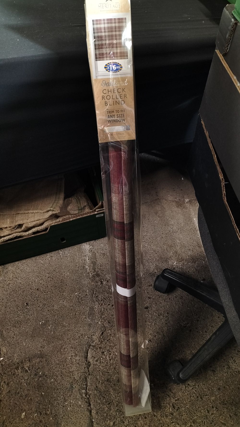 Lot 277: New in Box B&M Check Roller Blind 90...
