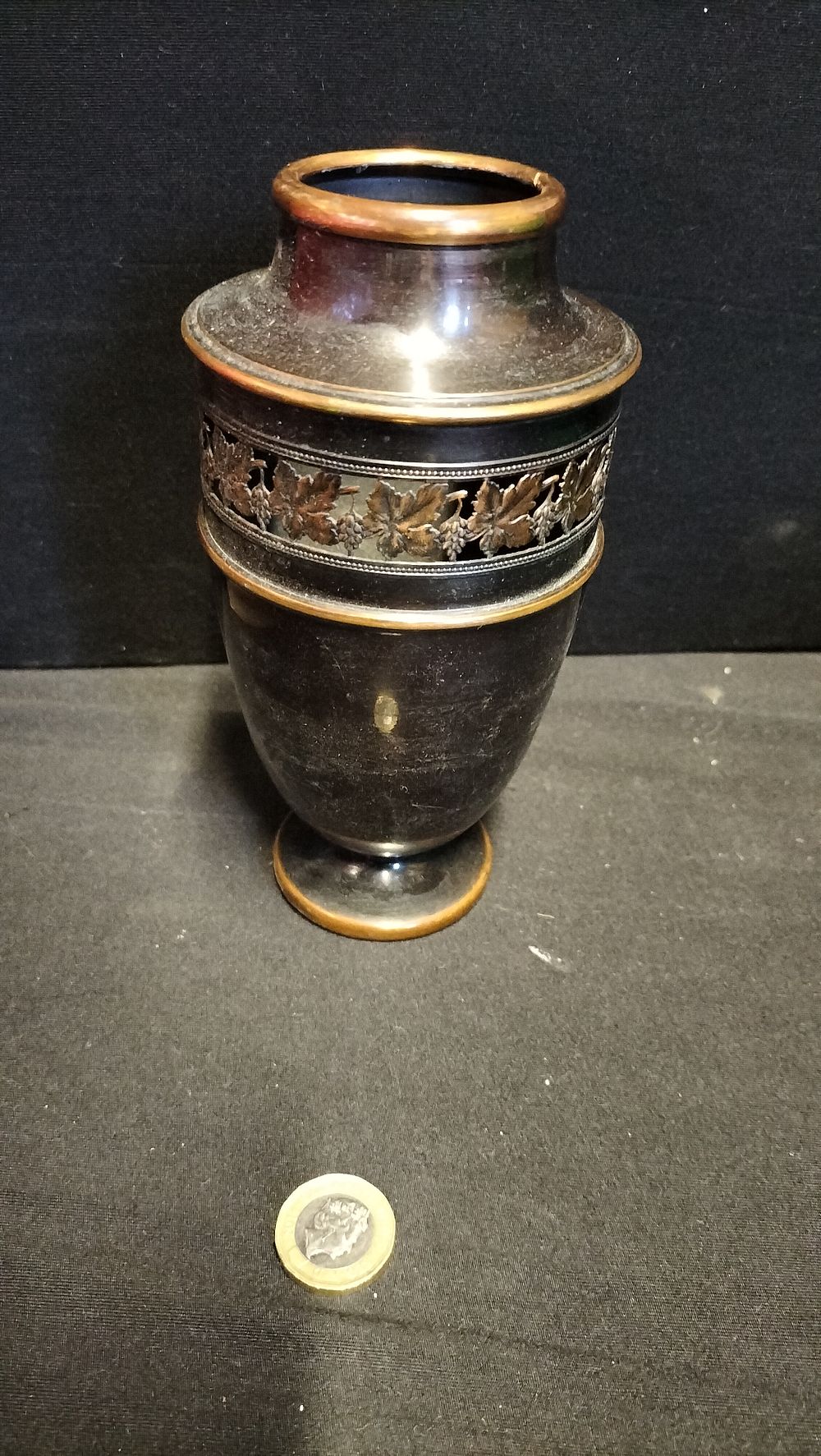 Lot 337: Copper Urn. Measures approx 17.5 x 8 cm 