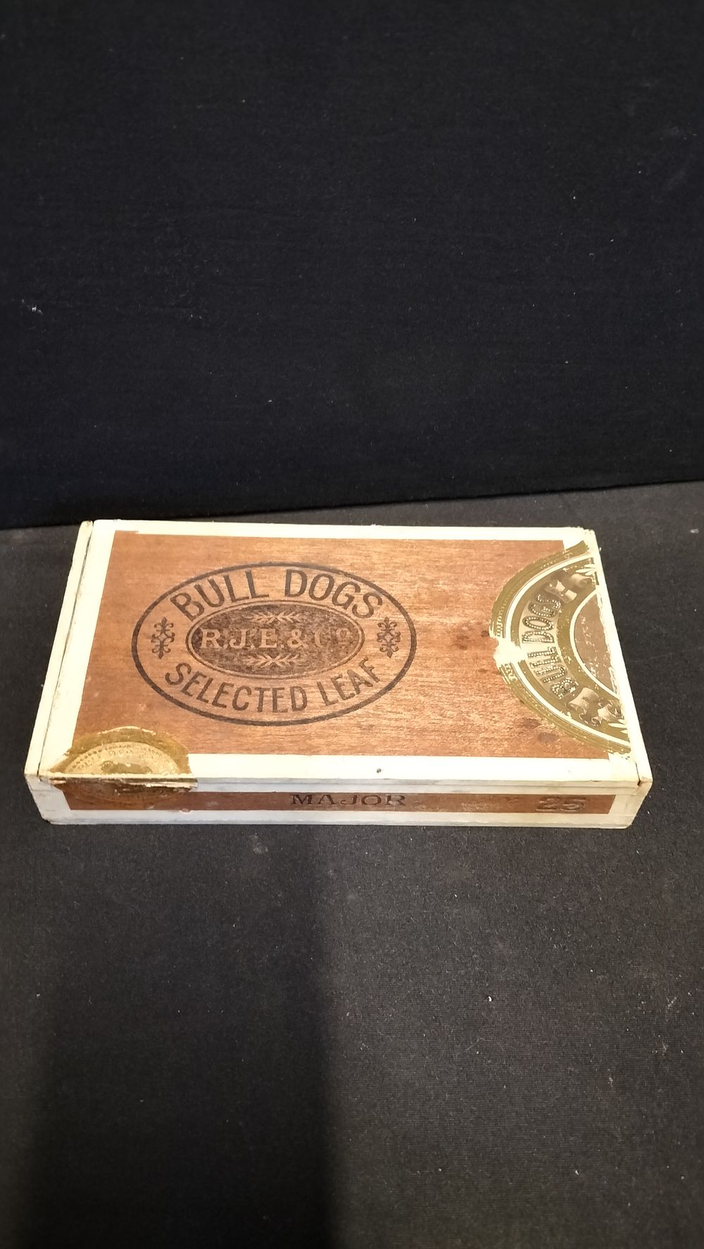 Lot 341: Bull Dogs Selected Leaf Cigar Box 