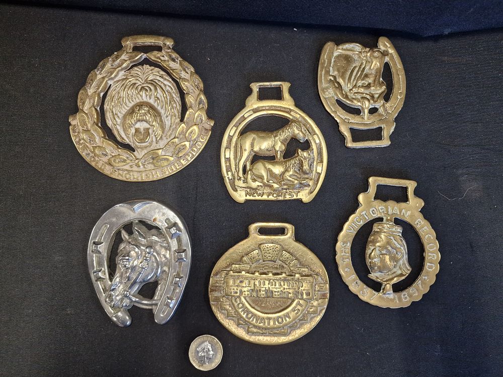 Lot 570: Selection of Vintage Collectable Horse Brasses