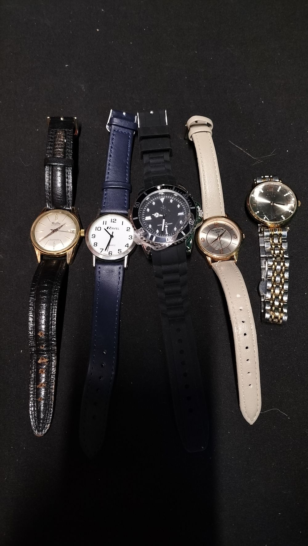 Lot 352: Selection of Various Watches 