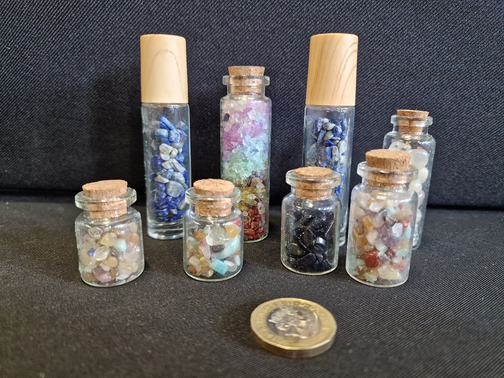 Lot 579: x8 Bottles of Crystal Chips