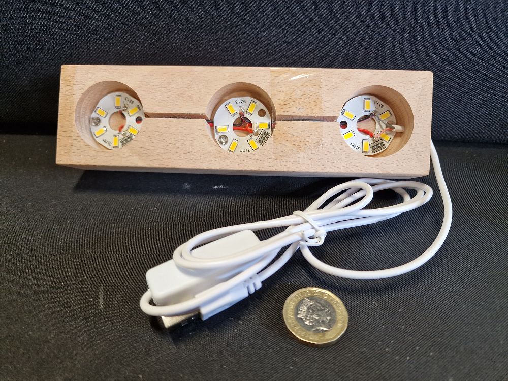 Lot 594: USB 3 Light Crystal Display Stand