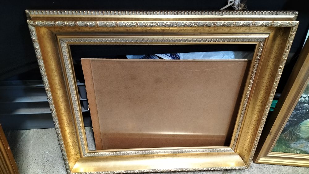Lot 381: Gilt Frame. Measures approx 41.5 x 49 cm 